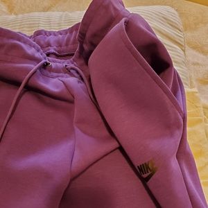 Dead stock Nike NSW Tech Fleece jogger brand new